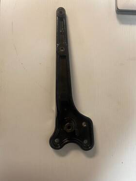 65406-05 Harley-davidson 2005-2006 Flstf Softtail Exhaust Pipe Mounting Bracket