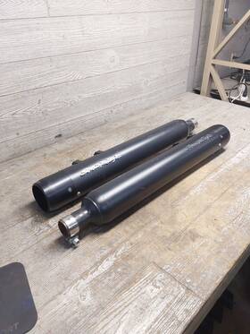 Screamin Eagle 64900190a Harley-davidson Black Touring Mufflers Oem 649202190a / 64900191a